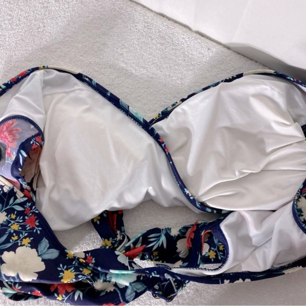 5/$25 Old Navy Navy Blue Red Floral Print Wrap Bikini Top Swim Top 2XL - Picture 6 of 11
